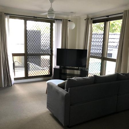 Coral Towers Holiday Suites Cairns Extérieur photo