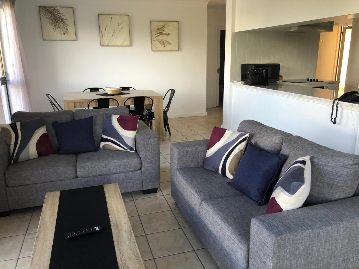 Coral Towers Holiday Suites Cairns Extérieur photo