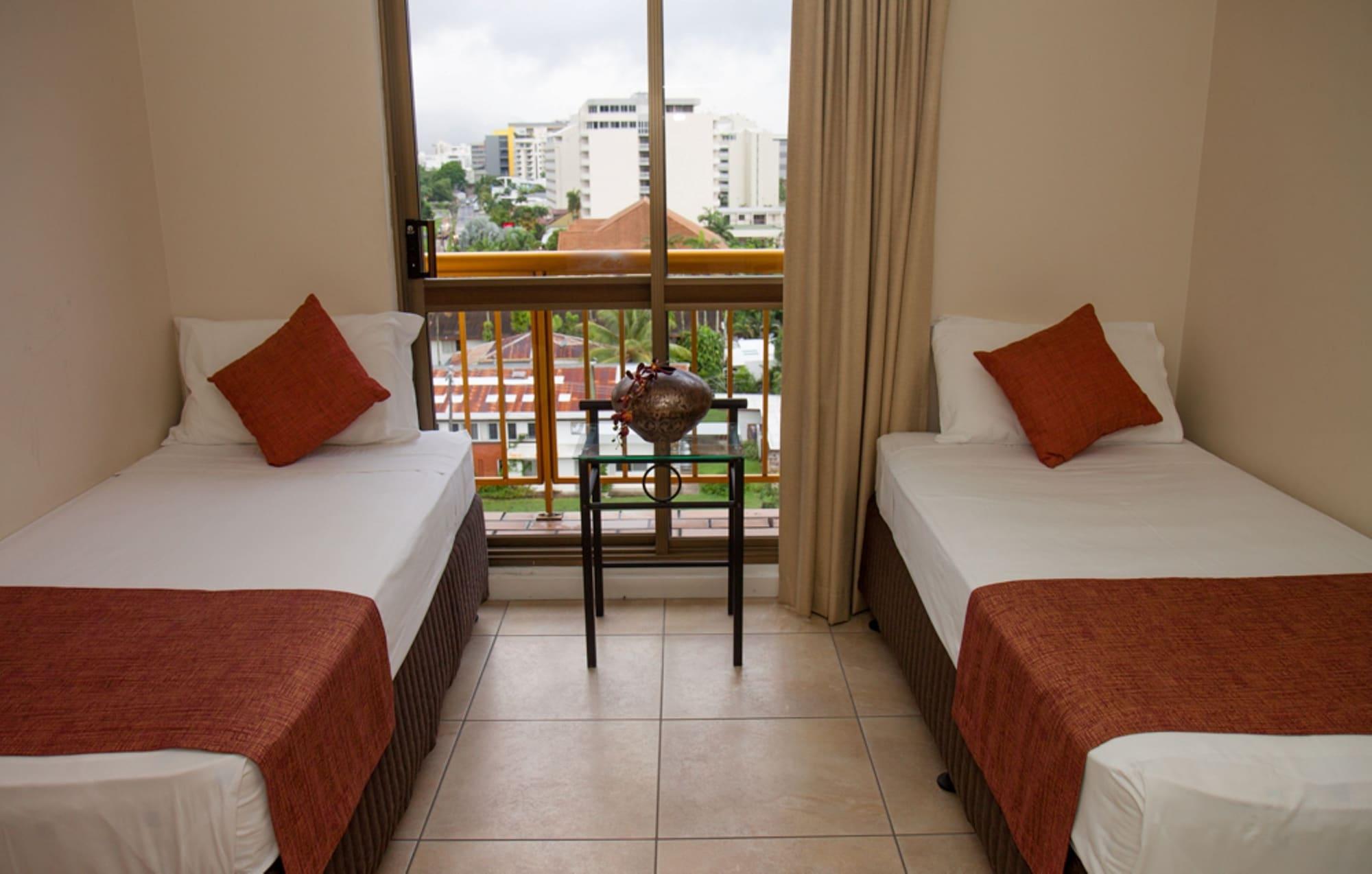 Coral Towers Holiday Suites Cairns Extérieur photo
