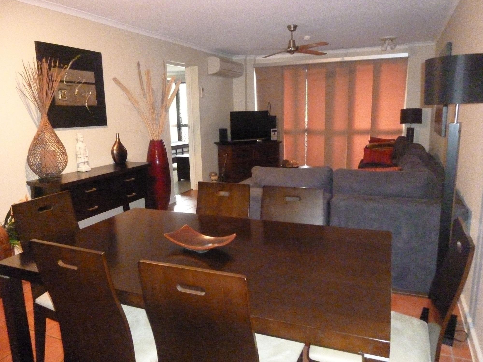 Coral Towers Holiday Suites Cairns Extérieur photo