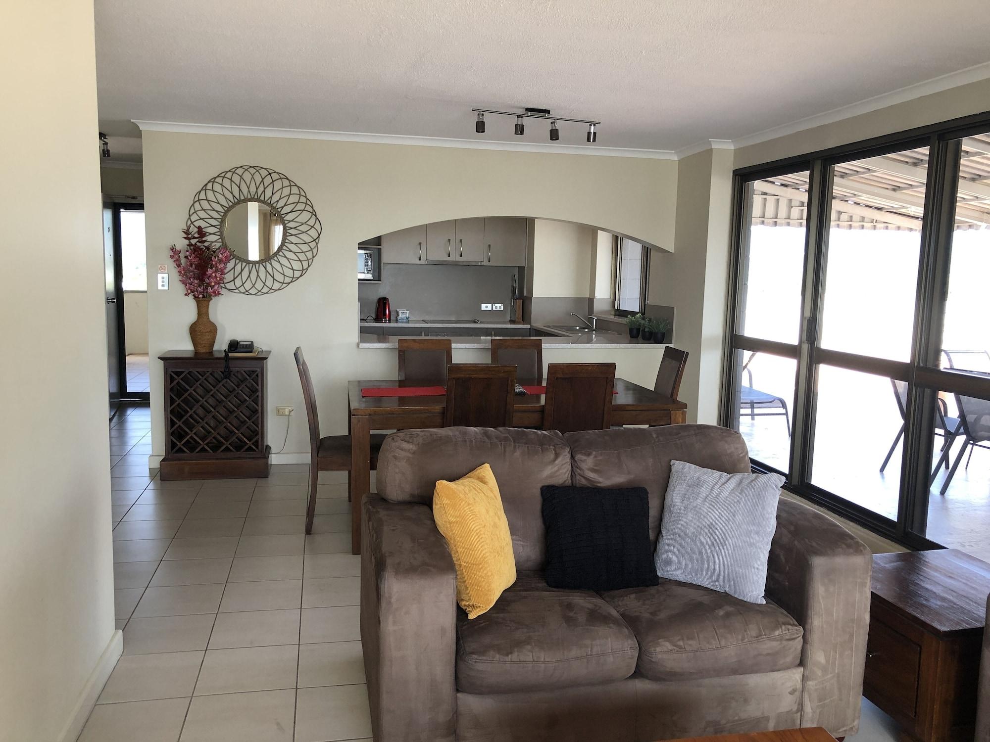 Coral Towers Holiday Suites Cairns Extérieur photo
