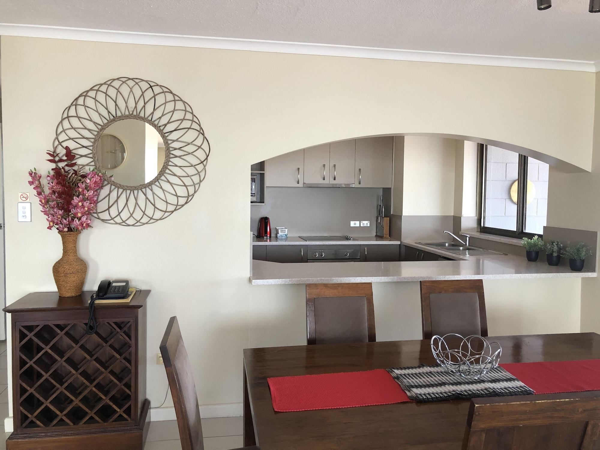 Coral Towers Holiday Suites Cairns Extérieur photo