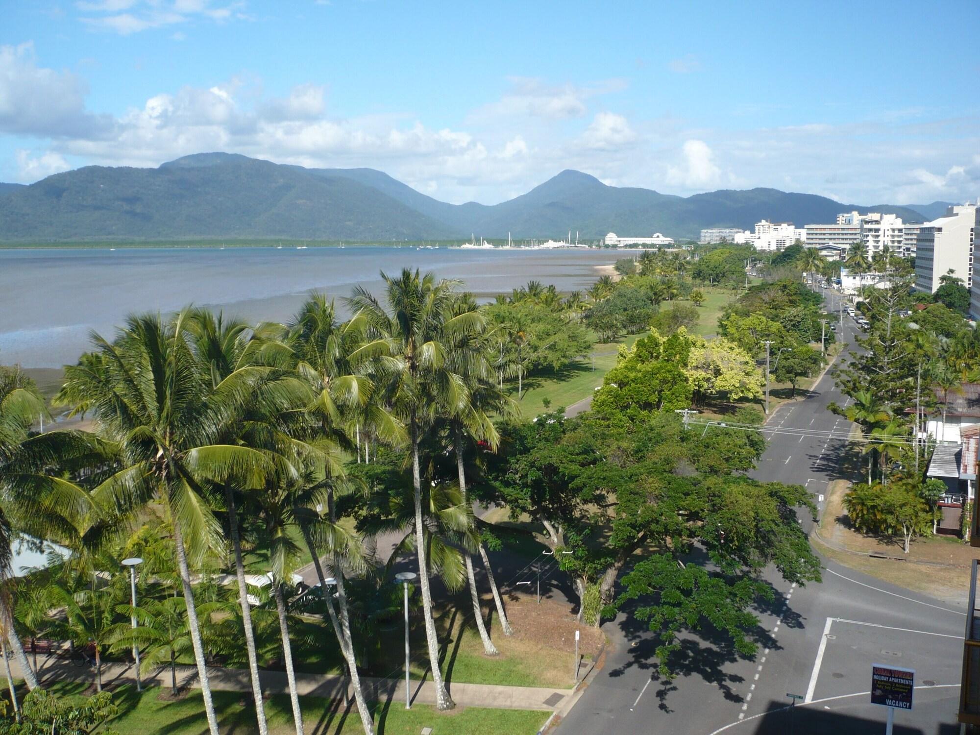 Coral Towers Holiday Suites Cairns Extérieur photo