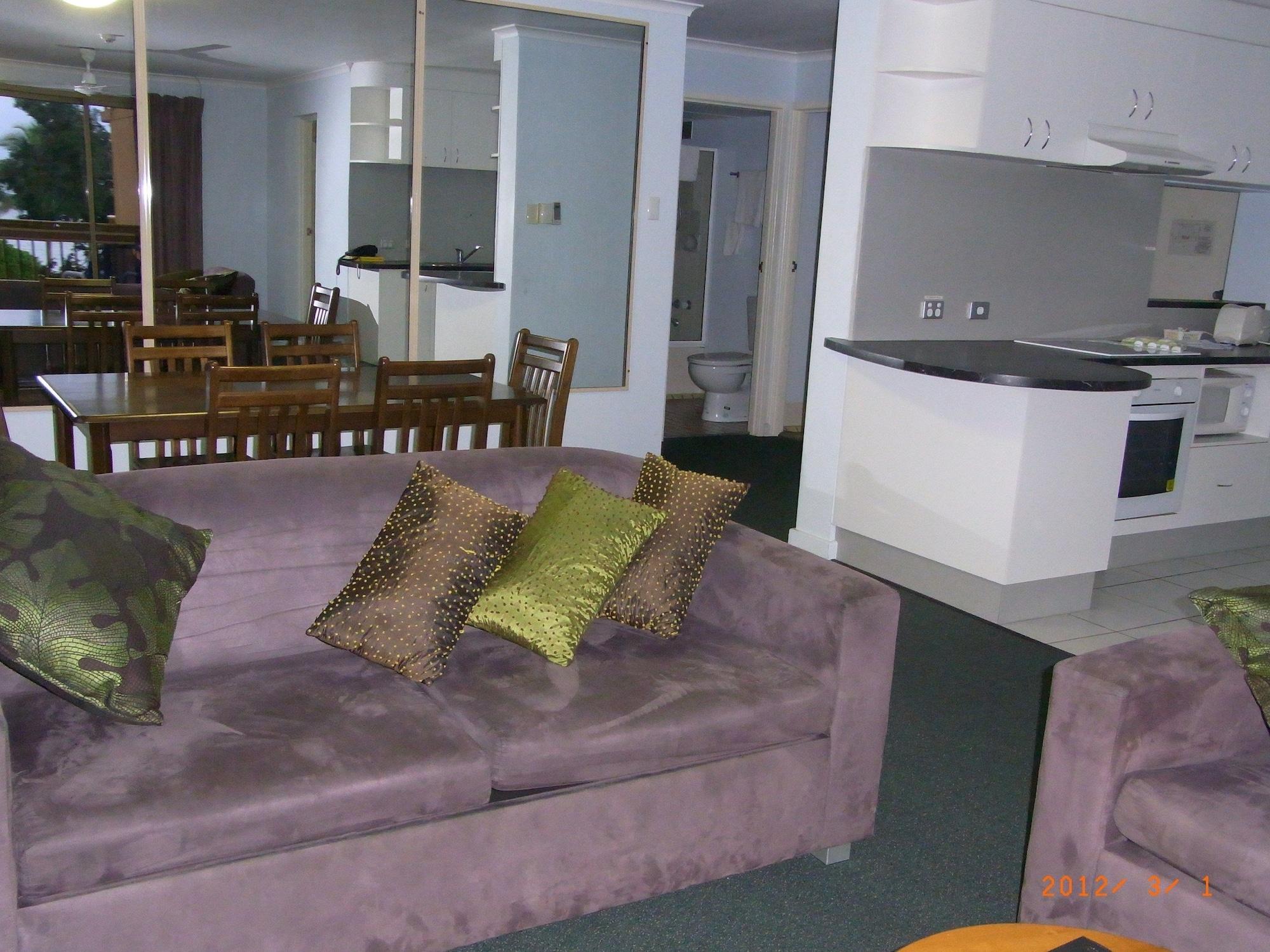 Coral Towers Holiday Suites Cairns Extérieur photo