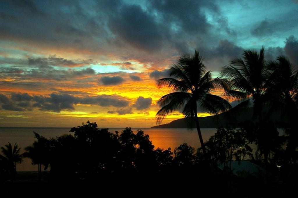 Coral Towers Holiday Suites Cairns Extérieur photo