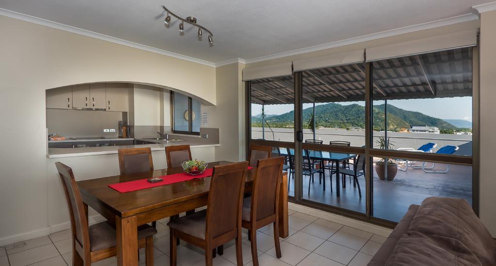 Coral Towers Holiday Suites Cairns Extérieur photo
